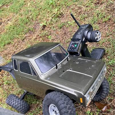Axial AX10 Ridgecrest (Upgraded Motor, Radio Included, Needs Battery)