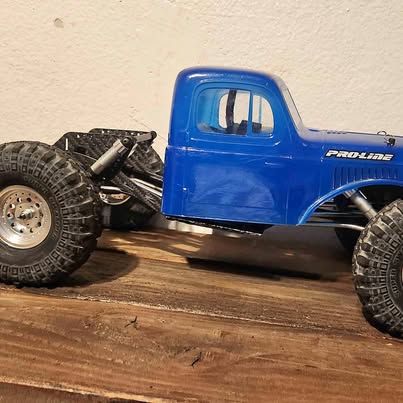 Custom Axial 1/10 Comp Crawler (Carbon Chassis, Savox Servo, Pro-Line)