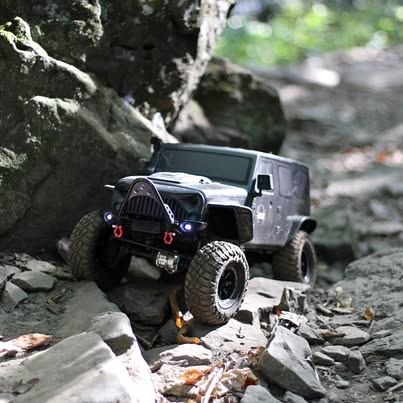 Traxxas TRX-4 with Axe 550 Brushless System, Jeep Body (Used)